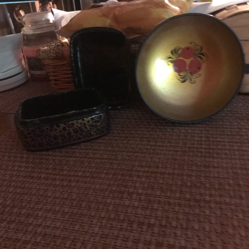 Trinkets boxes n bowel from overseas